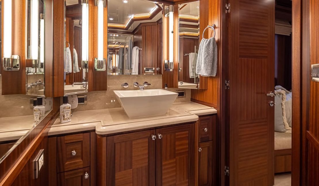 85′ 2012 Ocean Alexander