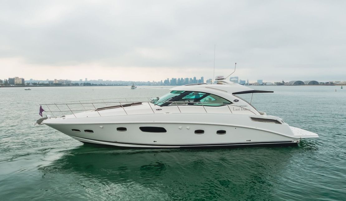 47′ 2011 Sea Ray