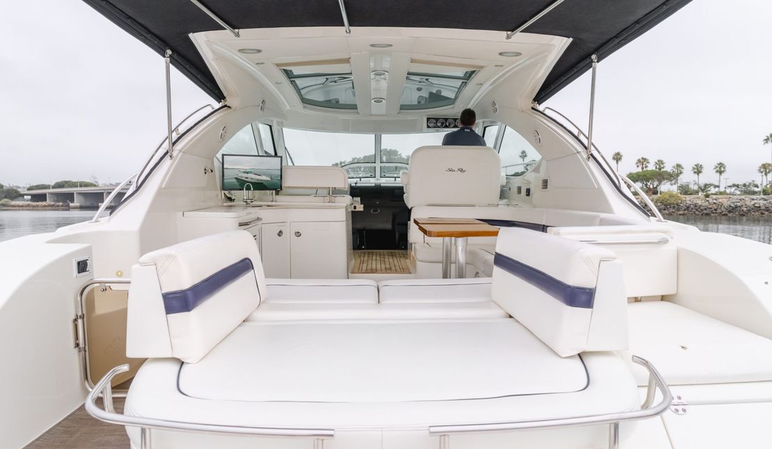 47′ 2011 Sea Ray