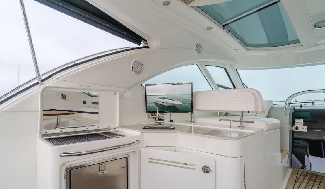 47′ 2011 Sea Ray