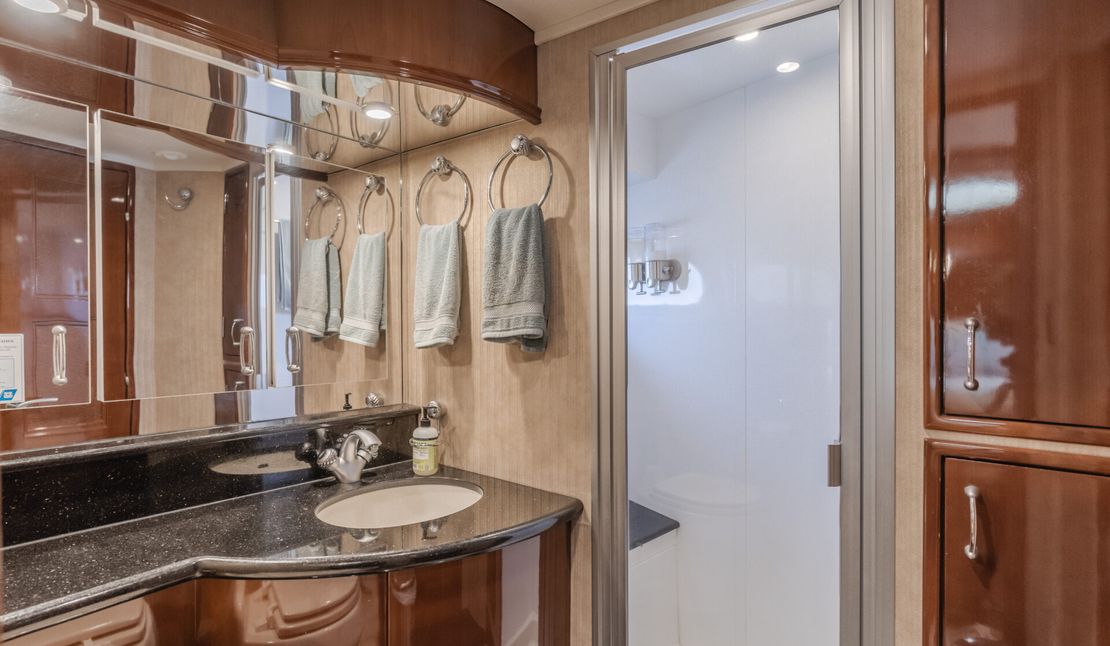 59′ 2004 Marquis