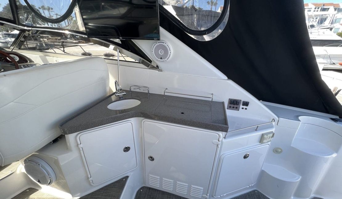38′ 2007 Regal
