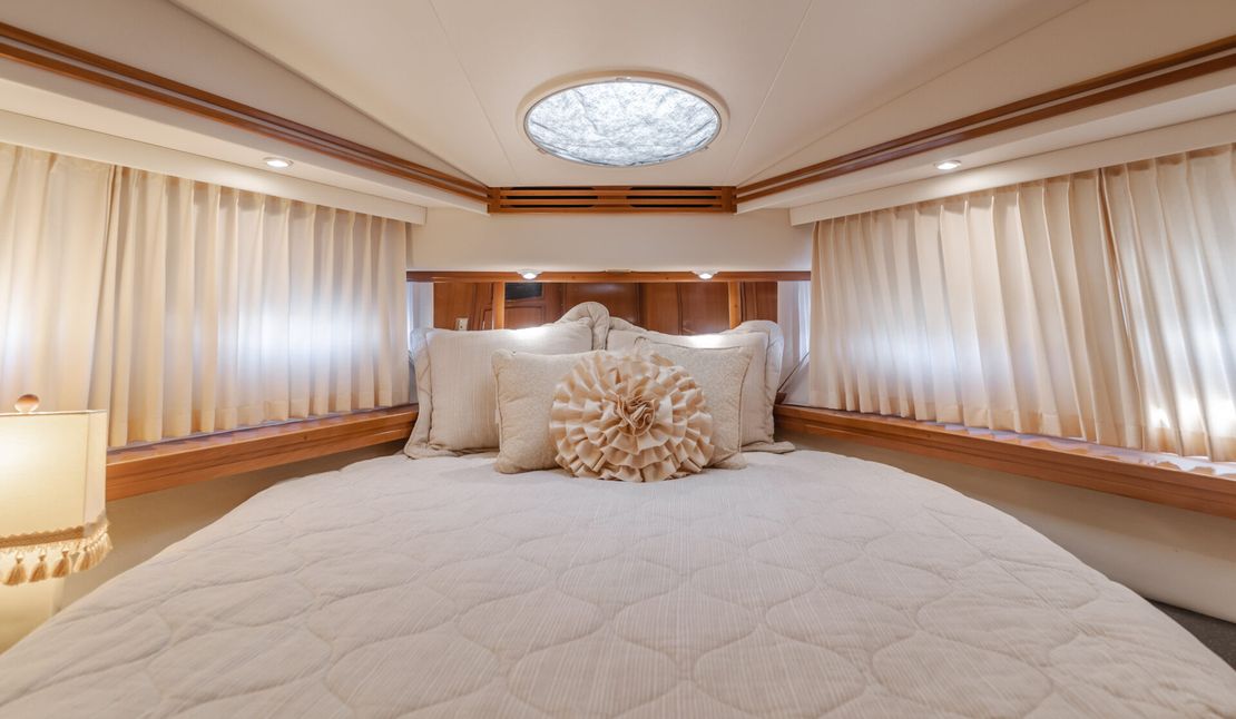 57′ 2002 Carver
