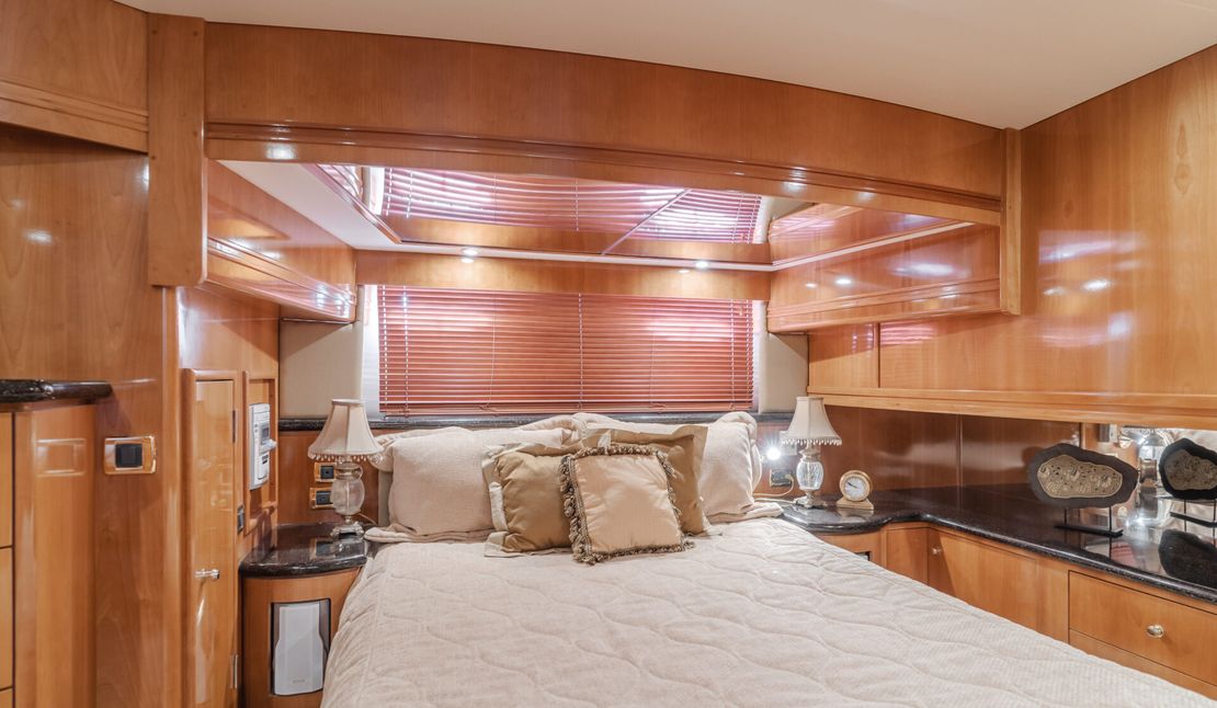 57′ 2002 Carver
