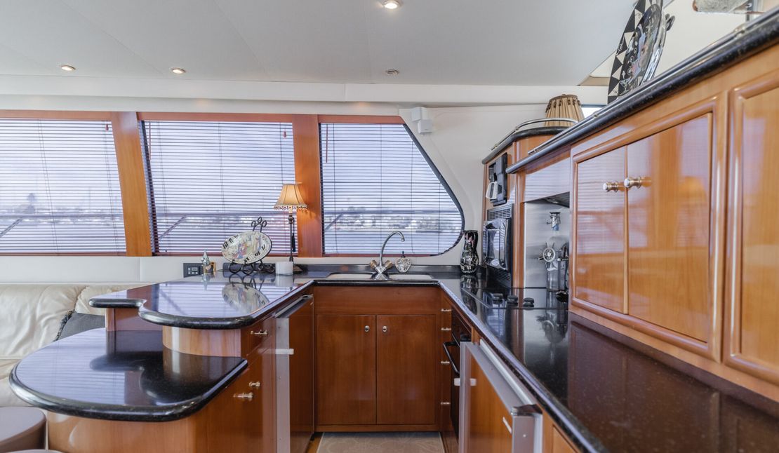 57′ 2002 Carver