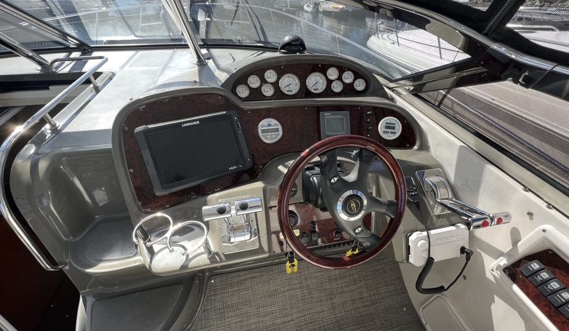 38′ 2007 Regal
