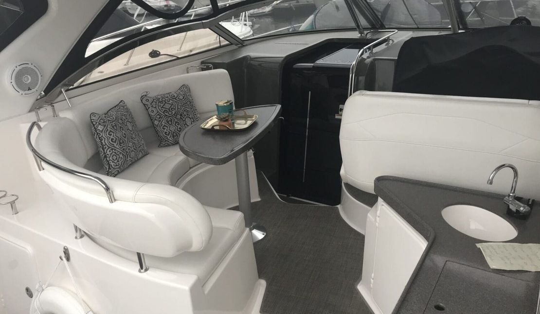 38′ 2007 Regal