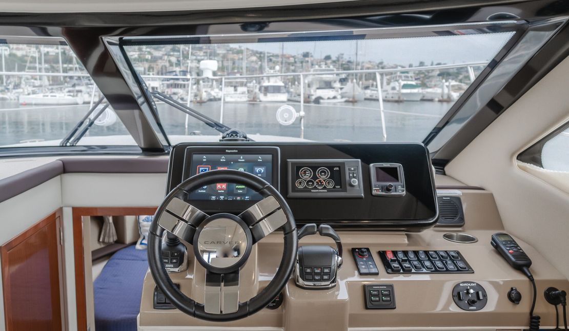 37′ 2016 Carver