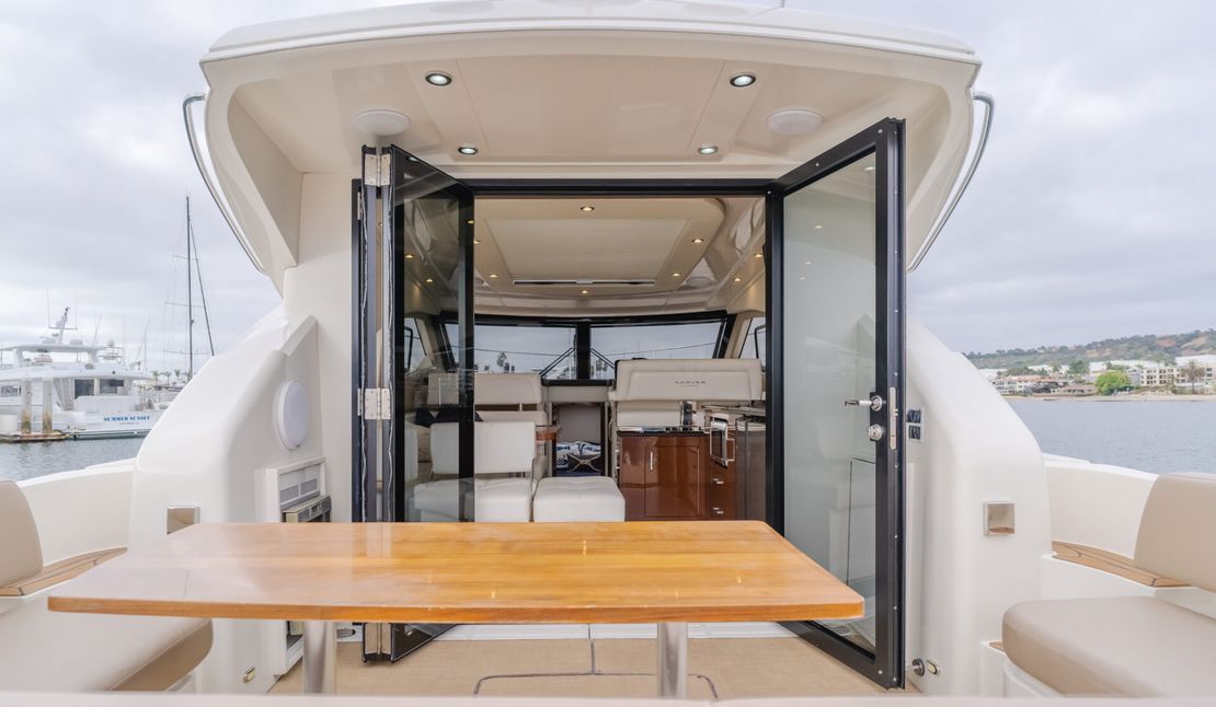 37′ 2016 Carver