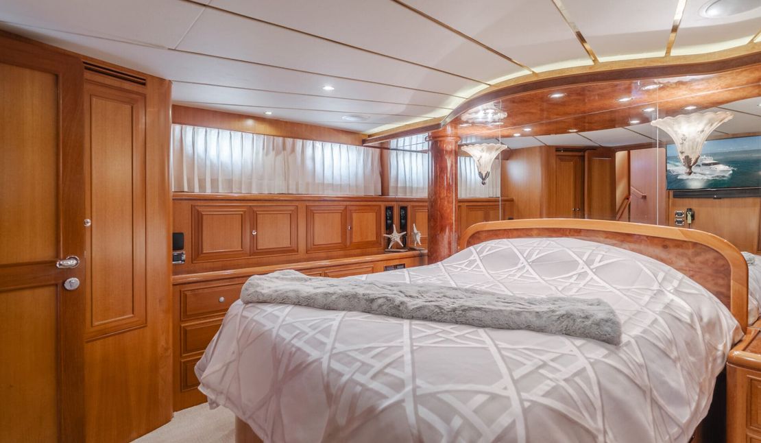 55′ 2005 Ocean Alexander