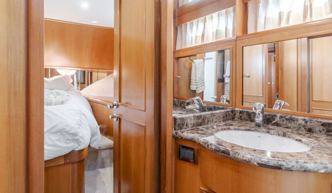55′ 2005 Ocean Alexander