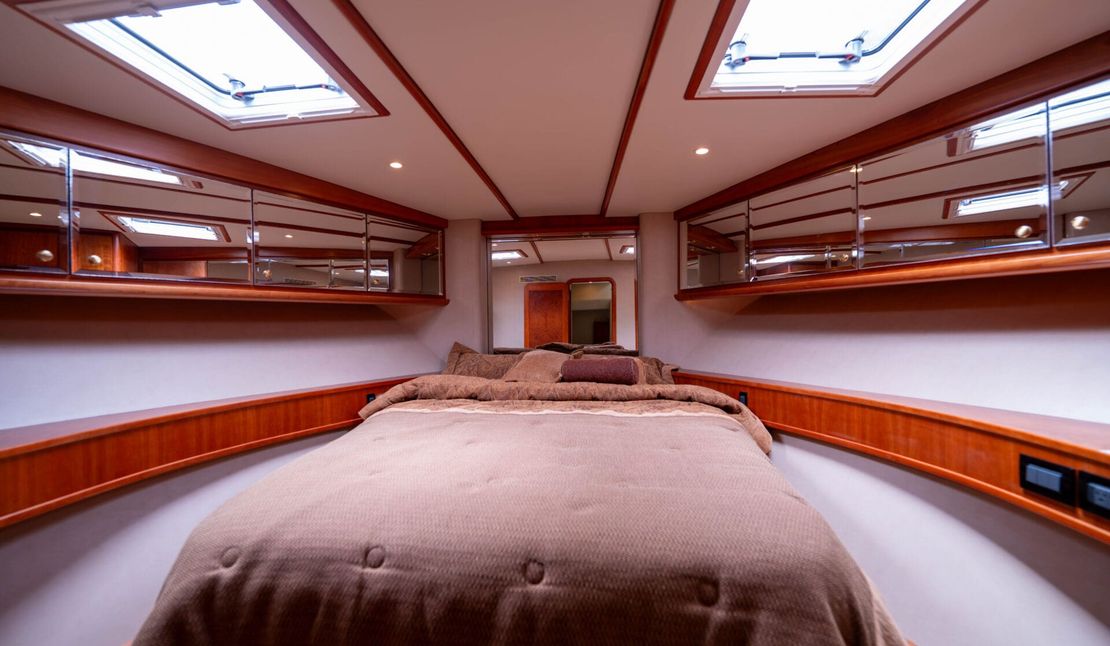 58′ 2001 West Bay