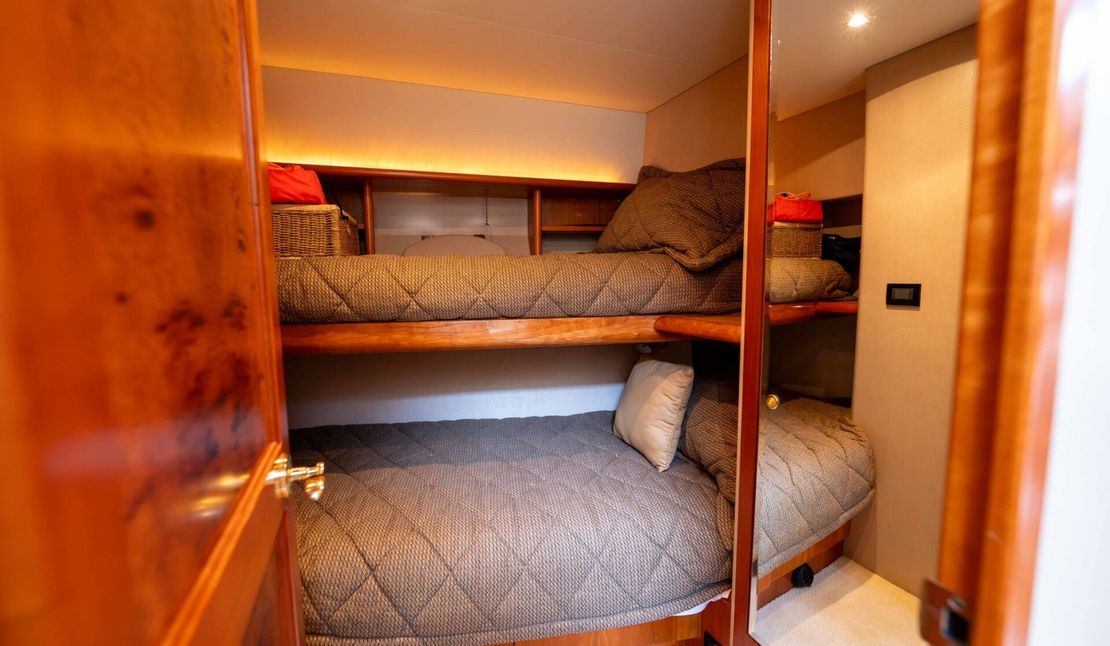 58′ 2001 West Bay