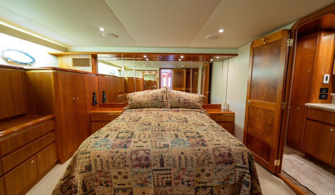 58′ 2001 West Bay