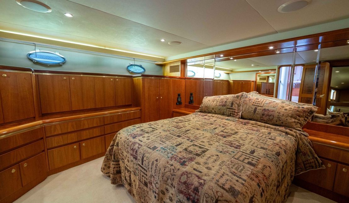 58′ 2001 West Bay
