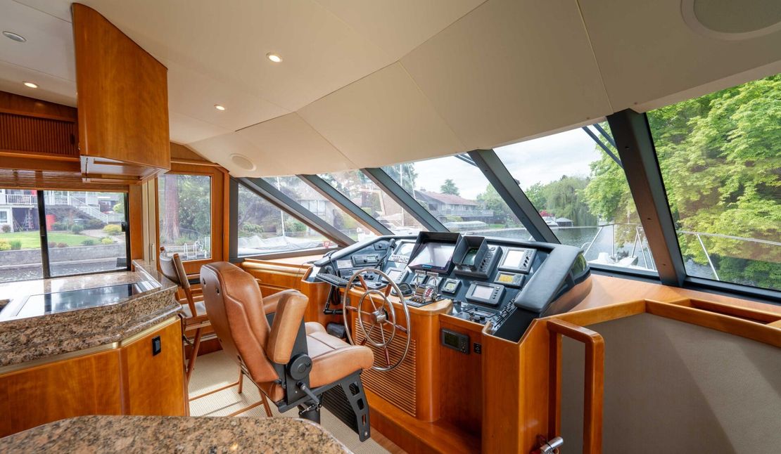 58′ 2001 West Bay