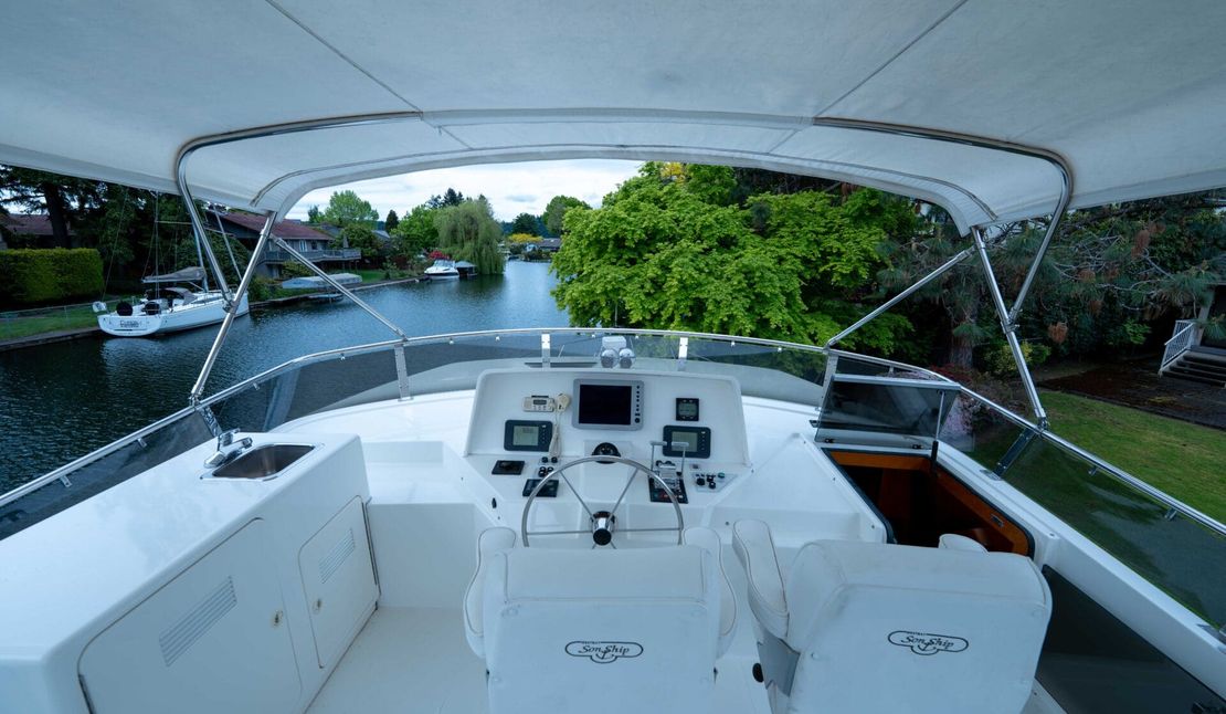 58′ 2001 West Bay