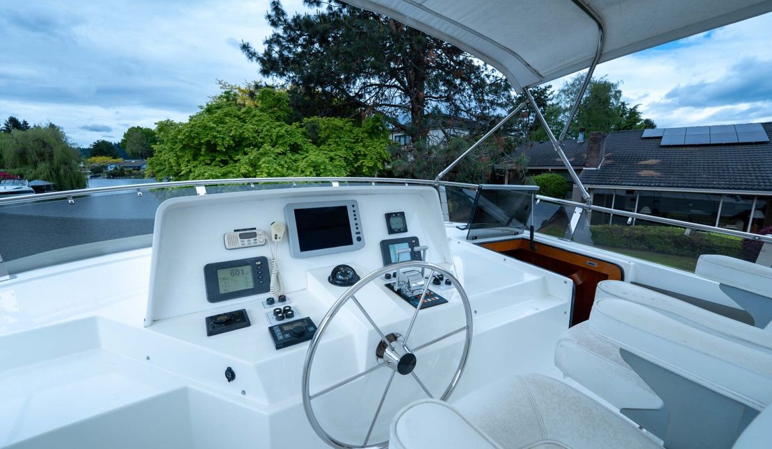 58′ 2001 West Bay