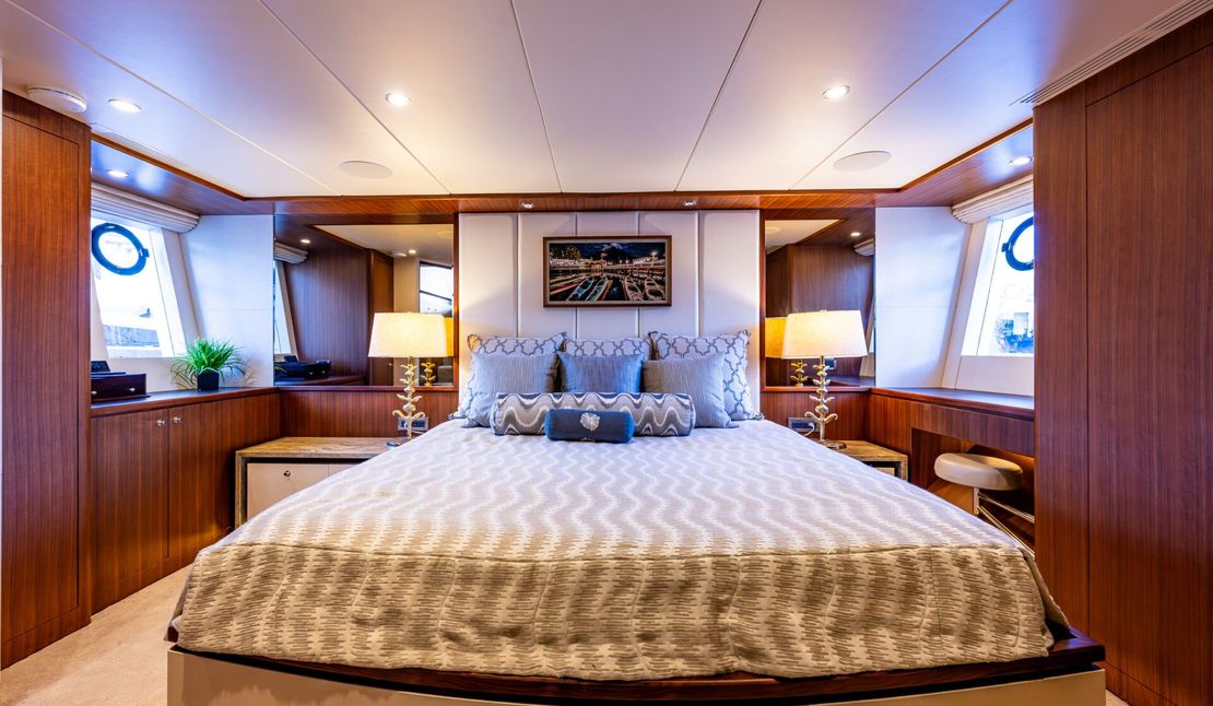 72′ 2017 Ocean Alexander