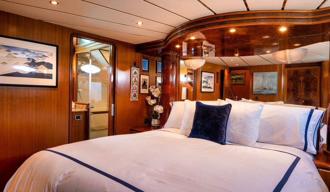 70′ 2003 Ocean Alexander