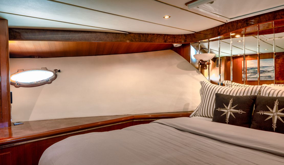 70′ 2003 Ocean Alexander