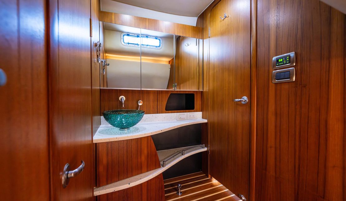 40′ 2006 Tiara