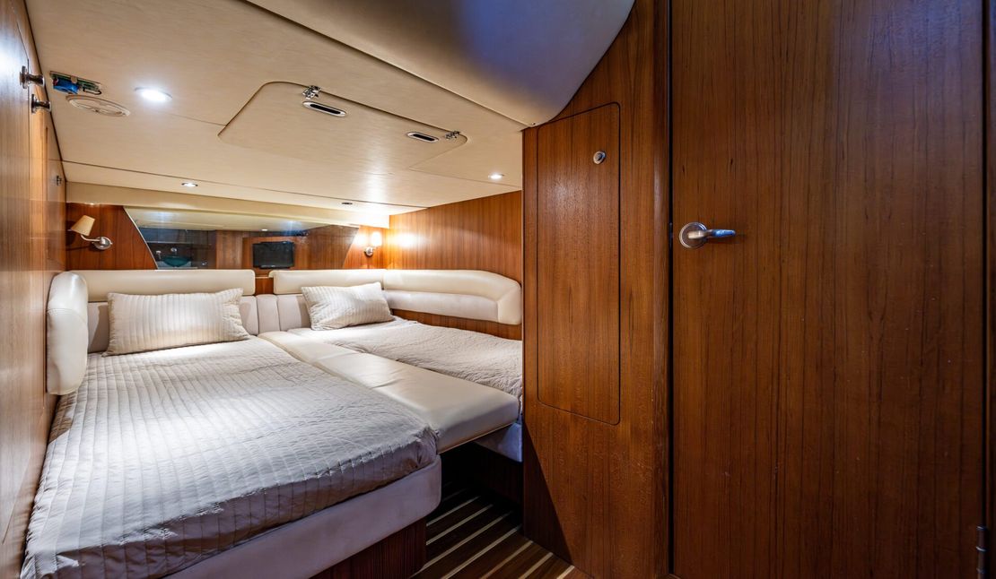 40′ 2006 Tiara