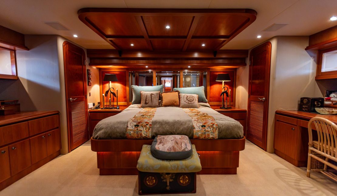 86′ 2005 West Bay