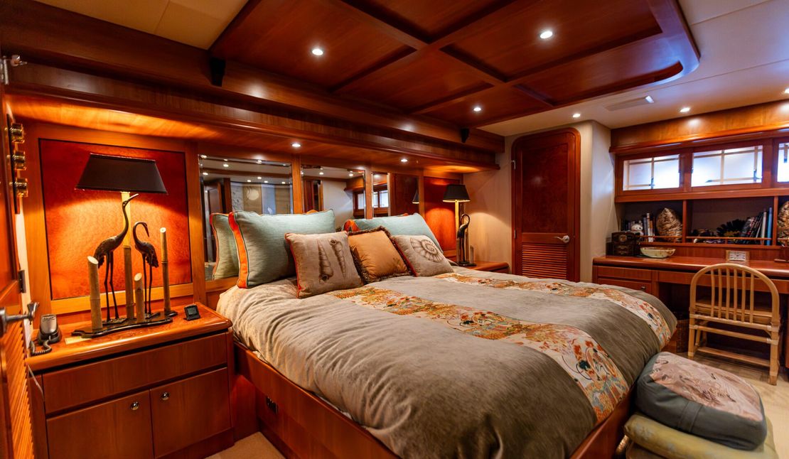 86′ 2005 West Bay