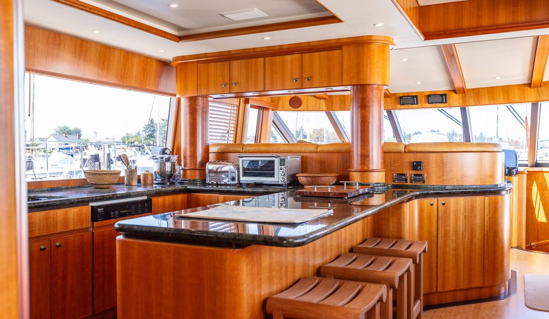 86′ 2005 West Bay