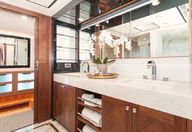 100′ 2018 Ocean Alexander Skylounge Motor Yacht