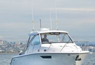 32′ 2017 Pursuit OS325