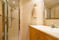 75′ 2001 Hatteras Cockpit Motor Yacht