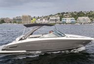 28′ 2018 Regal Bowrider