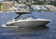 28′ 2018 Regal Bowrider