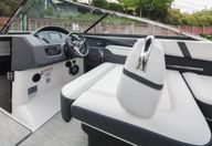 28′ 2018 Regal Bowrider