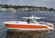 38′ 2019 LS Tiara Sport