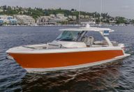 38′ 2019 LS Tiara Sport