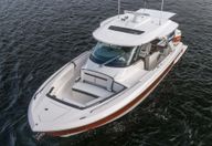 38′ 2019 LS Tiara Sport