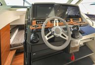 38′ 2019 LS Tiara Sport