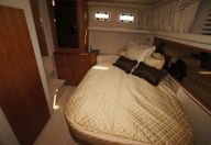 37′ 2003 Cruisers Yachts 3750 AC