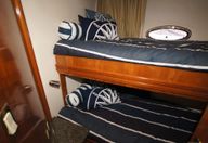 53′ 2000 Carver Voyager