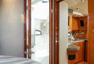 44′ 2010 Regal 4460 Commodore