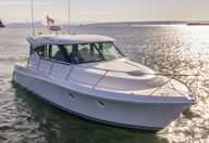 39′ 2016 Tiara