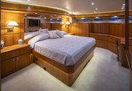 68′ 2002 West Bay