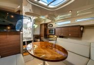 32′ 2022 Boston Whaler