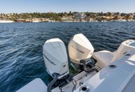32′ 2022 Boston Whaler