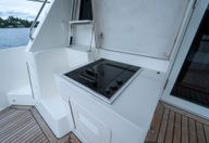 58′ 2001 West Bay