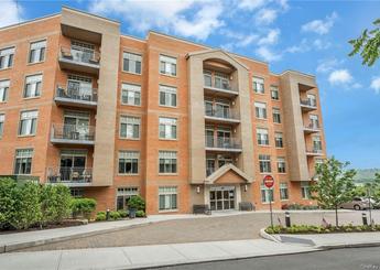 40 Jackson Avenue Unit: 4P