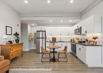 49 Beekman Avenue Unit: 5